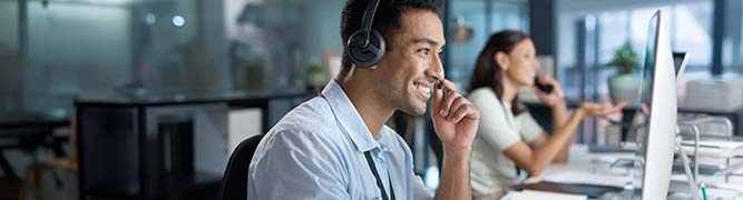 Des agents d’un centre de contact utilisent Google Cloud Contact Center AI (CCAI) de Bell.